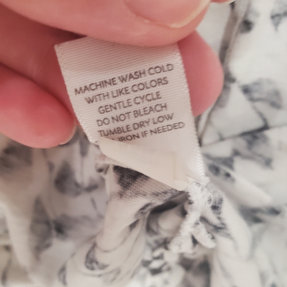 J.Jill floral cotton blend  botton up top - Picture 6 of 8